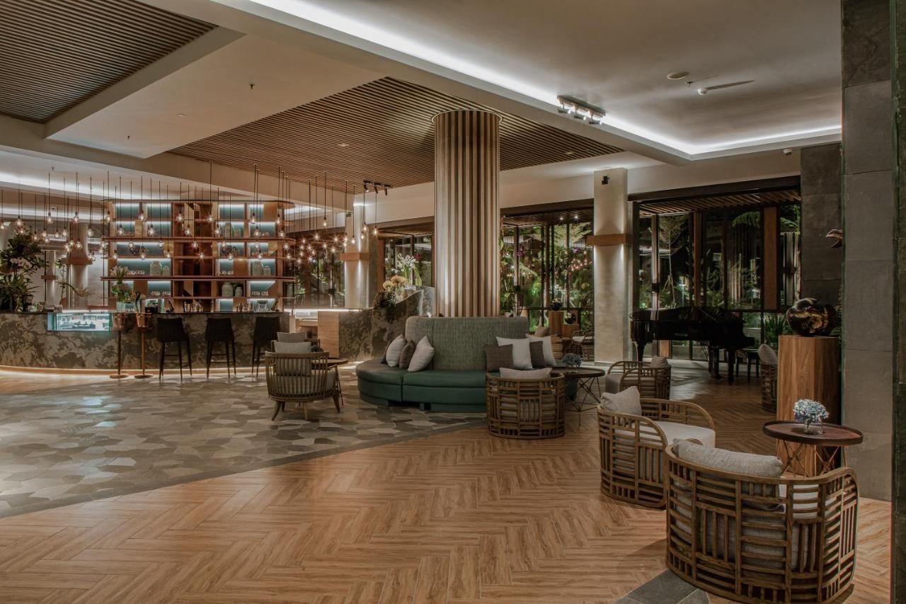 Hotel The Botanica Sanctuary Puncak Exteriér fotografie The lobby of the hotel