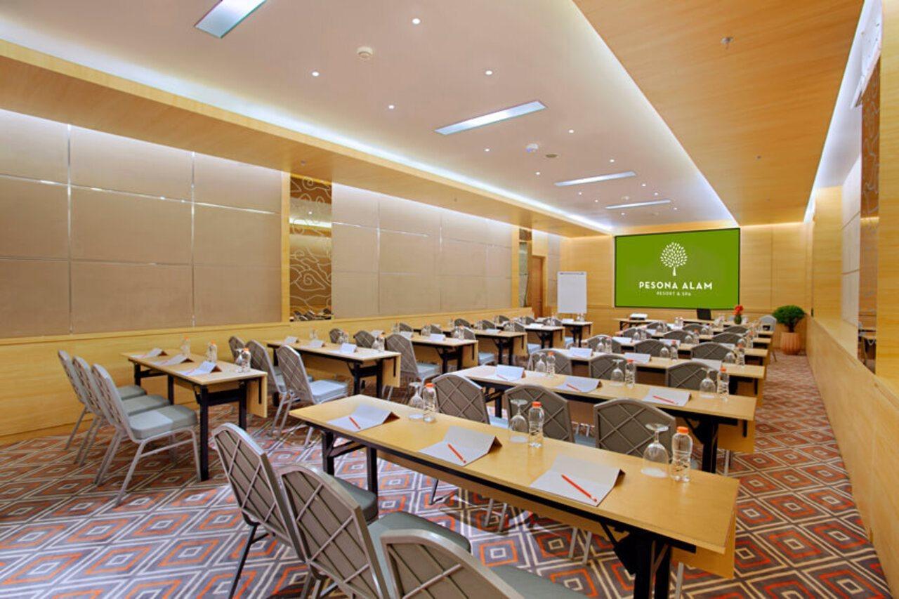 Hotel The Botanica Sanctuary Puncak Exteriér fotografie Meeting room