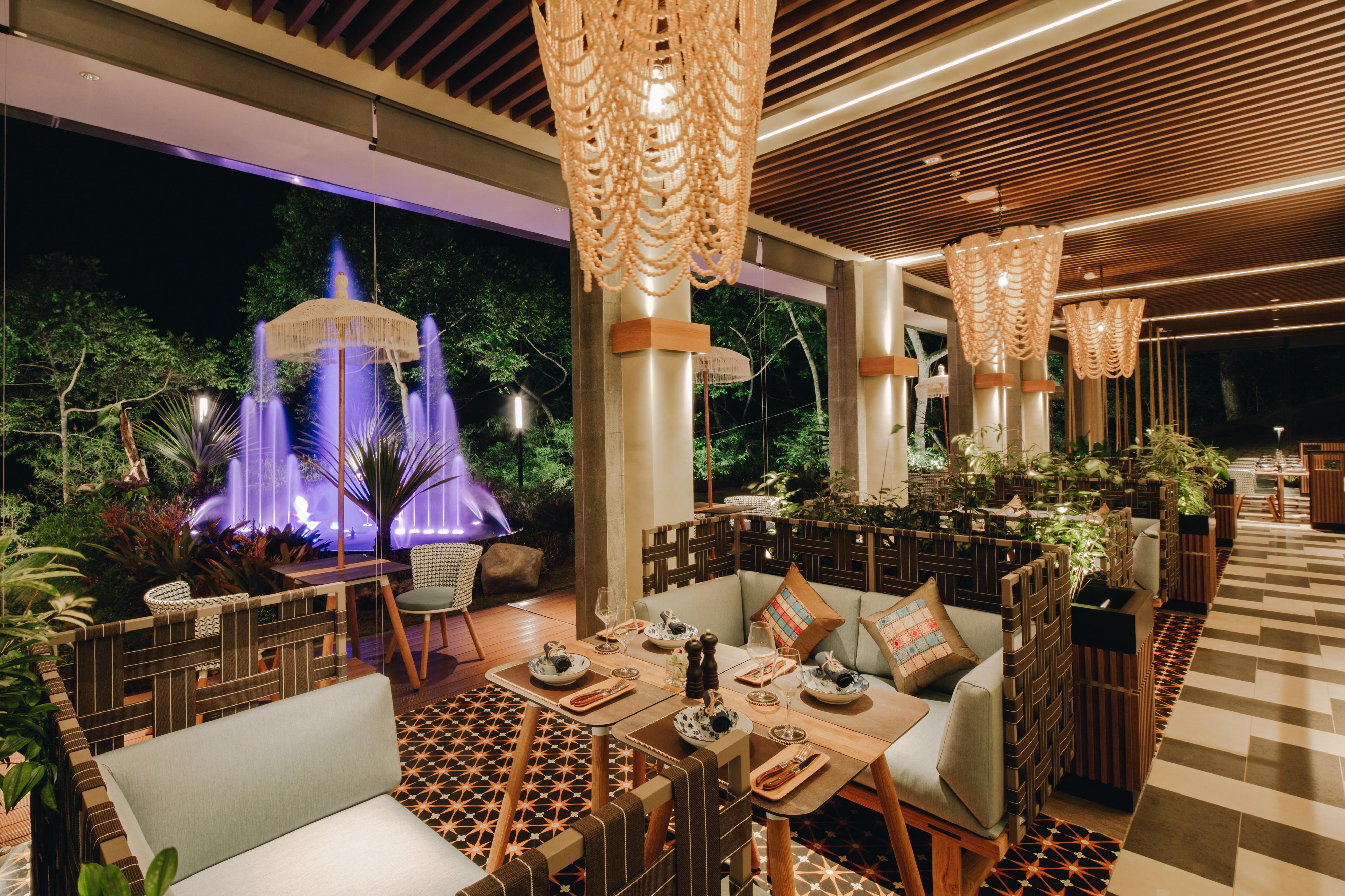 Hotel The Botanica Sanctuary Puncak Exteriér fotografie The restaurant at the hotel